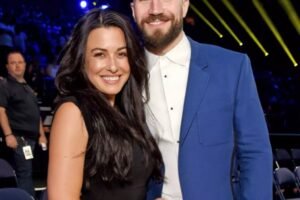 Sam Hunt's wife, Hannah Lee Fowler, has withdrawn her divorce complaint